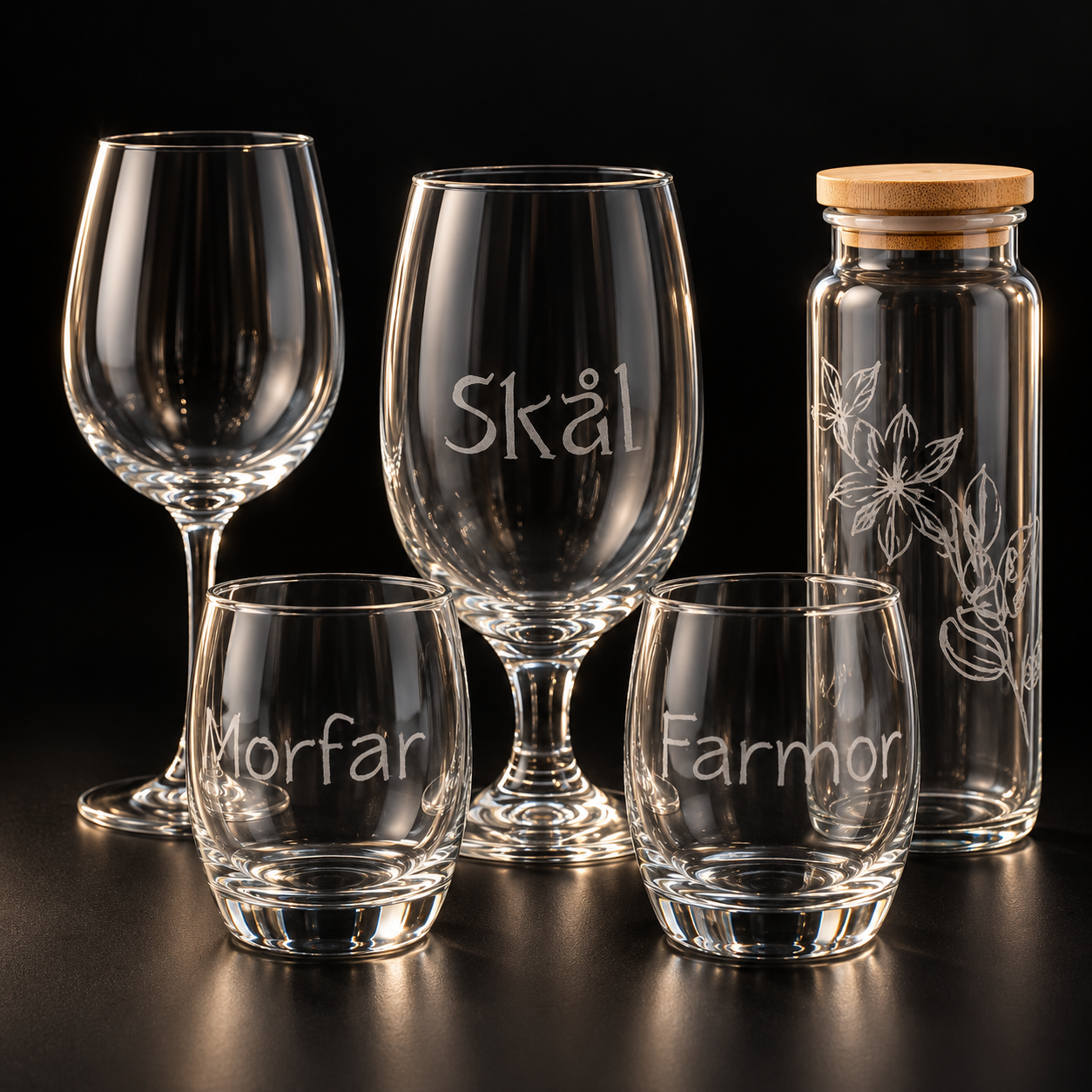 Håndgraverte glass med tekst som Morfar og Farmor